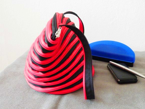 Nur noch kurze Zeit exklusiv bei sign of soul: Limited Editions "smart zipper black & red"