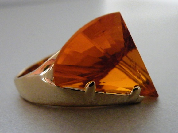 Besonderer Modeschmuck, z. B. individuelle Ringe