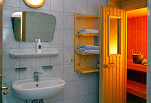 Bad mit integrierter Sauna in der Ferienwohnung in K�nigsleiten in �sterreich