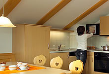 Esszimmer mit K�che in der Ferienwohnung in K�nigsleiten in �sterreich