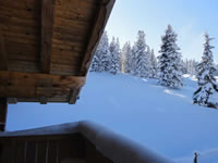 Blick vom Balkon der Skih&uuml;tte in &Ouml;sterreich