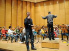 12 - Michael Seeboth als Moderator und S�nger