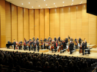 22 - Geschafft - der Dank geht �ber's 1. Pult ins Orchester hinein