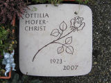 Grabplatte mit gravierter Rose