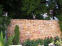 Jurasteinmauer