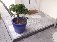 Eingang mit Granit