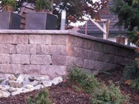 Betonmauer r&ouml;tlich