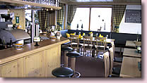 Gastraum mit Theke