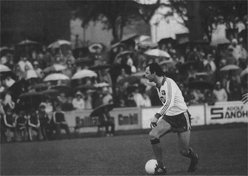 Franz Beckenbauer im HSV-Dress an der Flurstrasse