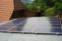 Installation auf Flachdach f&uuml;r Stromproduktion