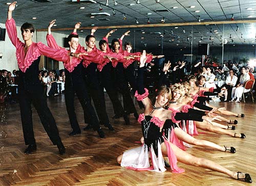 Tanzformation Latein
