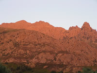 maison - montagnes coucher de soleil
