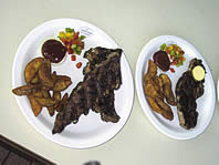 Spareribs und Kotelett vom Holzkohlengrill