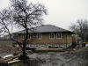 <b>Fenster und T�ren sind eingebaut, das Dach ist fertig 5.12.2001</b><br>