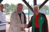 <b>Clubmeisterschaft 2008</b><br>Gratulation an Gyuri F&ouml;ldes zum 2. Platz im B-Bewerb von Obmann Stellvertreter Ewald Meister