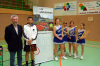 <b>Kinderbewegungstag Korneuburg</b><br>Obmannstellvertreter Mag. Ewald Meister, Trainer Christoph Riedl in der Franz Guggenberger Sporthalle beim Jugendbewegungstag mit jungen Tennistalenten