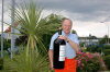 <b>Ein Flascherl in Ehren ...</b><br>Obmann Manfred Buzin pr&auml;sentiert den Meister-Wein 2009. Ein Windisch DAC 2008 in der "Balthazar-Flasche" (12 Liter)