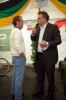 <b>40-Jahr Feier</b><br>Peter Madlberger im Gespr&auml;ch mit Franz Kronberger von <a href="http://www.motorsport-kronberger.at/" target="_blank">Motorsport Kronberger</a> in Spillern, der den Hauptpreis, ein Elektrofahrrad im Wert von 1.500,00 Euro zur Verf&uuml;gung gestellt hat.