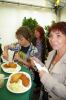 <b>40-Jahr Feier</b><br>Simon und Susanne Schreiber machen sich &uuml;ber&acute;s Schnitzerl