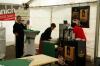 <b>40-Jahr Feier</b><br>Willi checkt den Kaffeestand und pr&uuml;ft die Qualit&auml;t des Bieres.