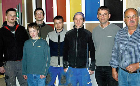 Das Team der Teppiach Amacher AG rollt f�r Sie den Teppich aus!