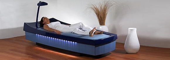 ATJ-blau-mit-Licht-Frau_580x.jpg