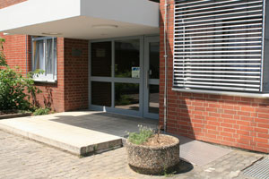 Logop�die und Ergotherapie :: Therapizentrum Trapp :: R�sselsheim :: Behindertengerachte Eing�nge