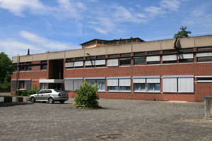 Logopädie und Ergotherapie :: Therapizentrum Trapp :: Rüsselsheim :: Gebäude und Parkplatz