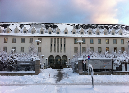 Das St. Theresien-Krankenhaus im Winter
