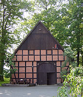 Die Zehntscheune aus dem Jahr 1754 dient uns heute als Untersuchungs- und Behandlungsraum.