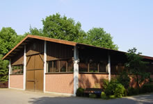 Unsere Bewegungshalle  erm�glicht es uns witterungsunabh�ngig und zu jeder Zeit Lahmheitsuntersuchungen durchzuf�hren