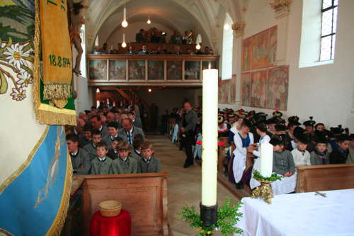 Kirche_v-vorn_web.jpg