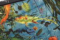 Ein Fisch geht an die Decke
