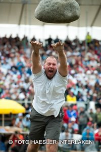 Peter Michel - Sieger im Steinstossen 2011