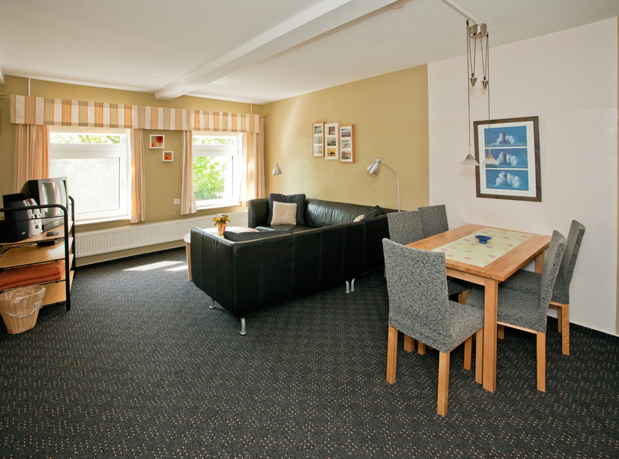 Wohnzimmer der Ferienwohnung "Ebbe" auf dem Ferienhof Harrsen, Insel Pellworm