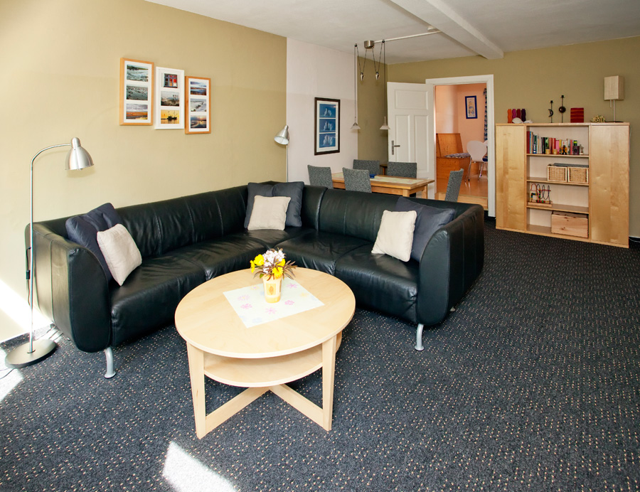 Wohnzimmer der Ferienwohnung "Ebbe" auf dem Ferienhof Harrsen, Insel Pellworm