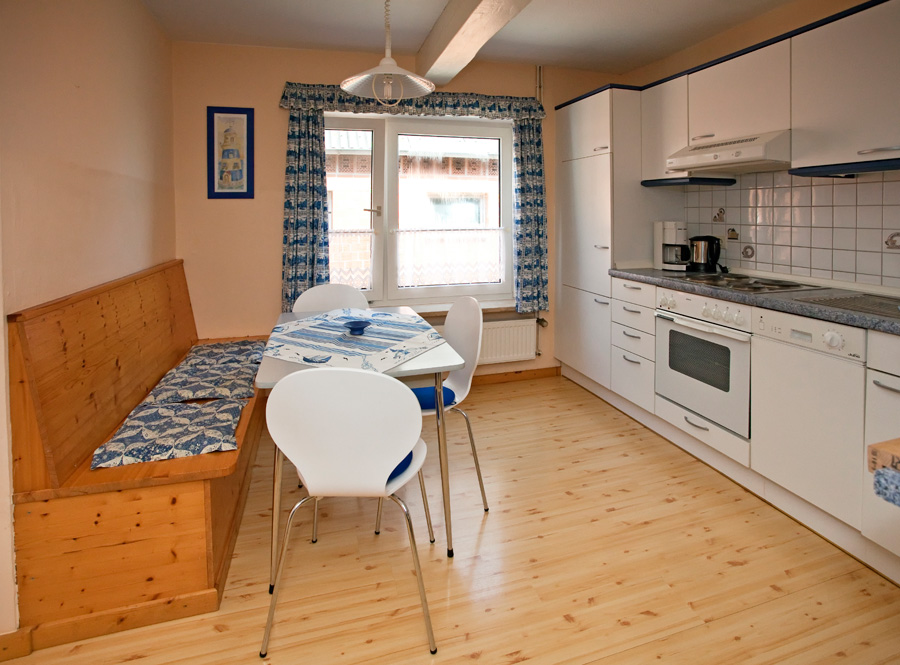 K&uuml;che der Ferienwohnung "Ebbe" auf dem Ferienhof Harrsen, Insel Pellworm
