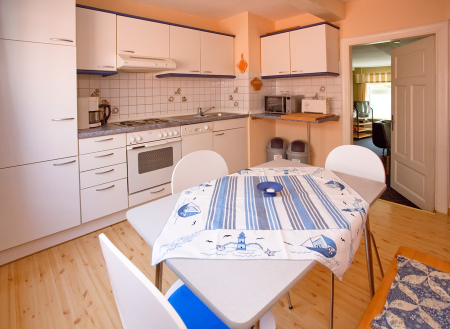 K&uuml;che der Ferienwohnung "Ebbe" auf dem Ferienhof Harrsen, Insel Pellworm