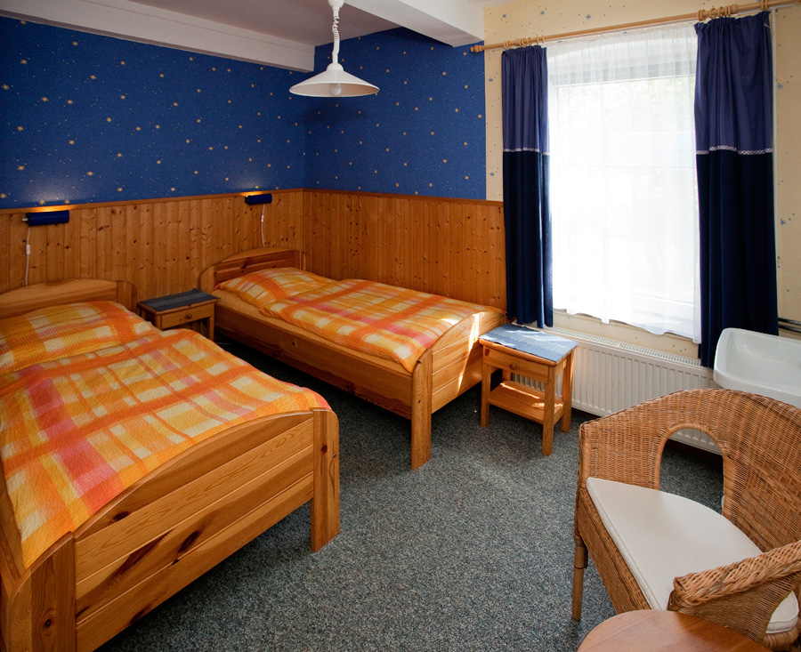 Schlafzimmer der Ferienwohnung "Ebbe" auf dem Ferienhof Harrsen, Insel Pellworm