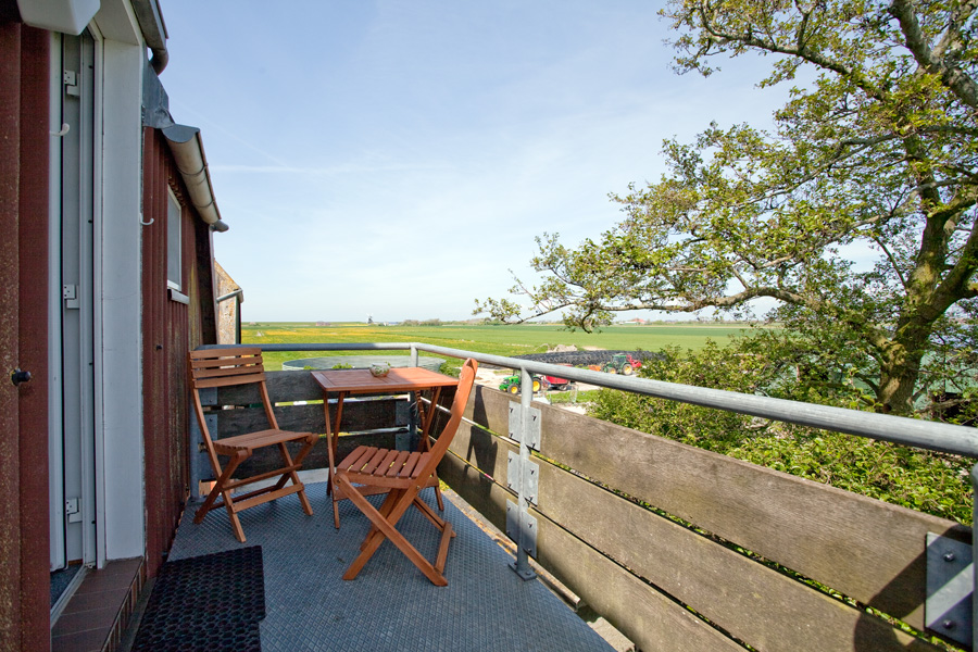 Balkon der Ferienwohnung "Flut" auf dem Ferienhof Harrsen, Insel Pellworm