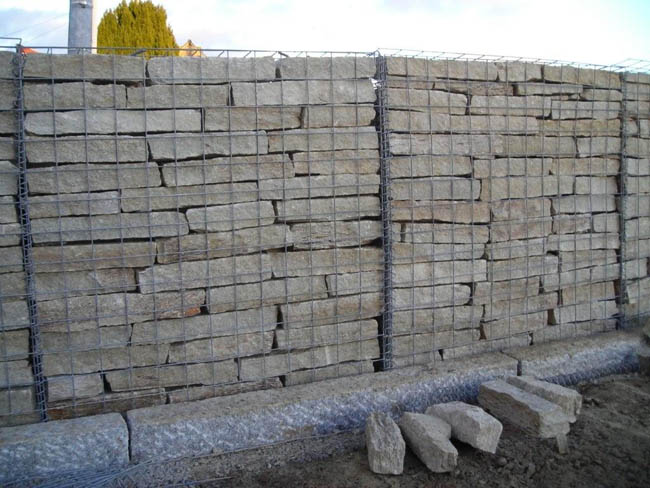 retenue de terre schiste noir