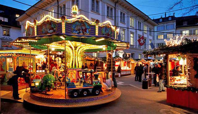 Kinder Karussell am Weihnachtsmarkt