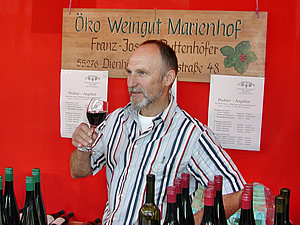 Ihr &Ouml;ko-Winzer Franz-Joseh Duttenh&ouml;fer vom Weingut Marienhof in Dienheim