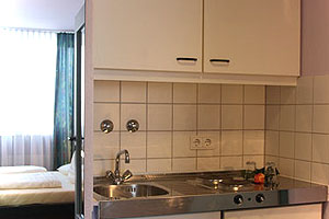 FS Hotel B&ouml;blingen Stuttgart Dreibettzimmer mit K&uuml;che