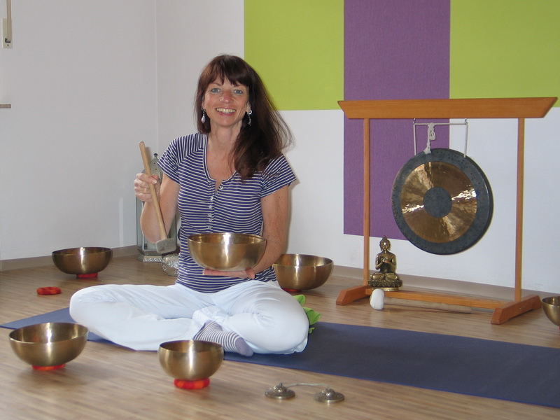 Yoga Entspannung mit Klangschalen - Sabine Winter - Yoga Zentrum Altdorf