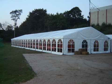 10 x 30m Party-Zelte in gehobener Ausf�hrung aus PVC