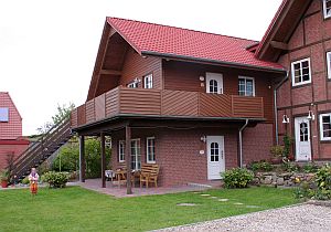 Komplettanbau Ferienhaus mit Holzbalkon