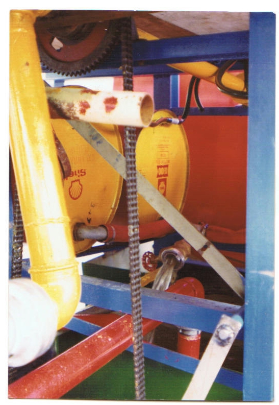 Antriebskette aufss Differential, Druckstutzen auf die Schwirbelwelle mit Stopfb�chse und eben das omin�re ROHR 
