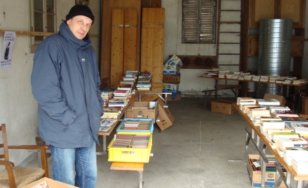 Hunderte von Büchern harrten in der grossen Bücherbroki aus.