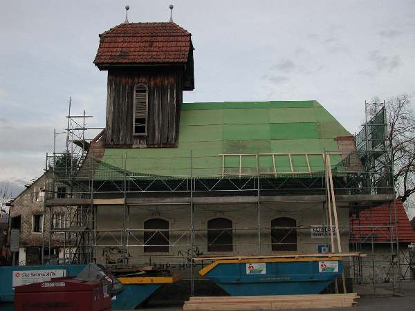 Das Spritzenhaus am 30.03.2010 - Das Dach wird saniert